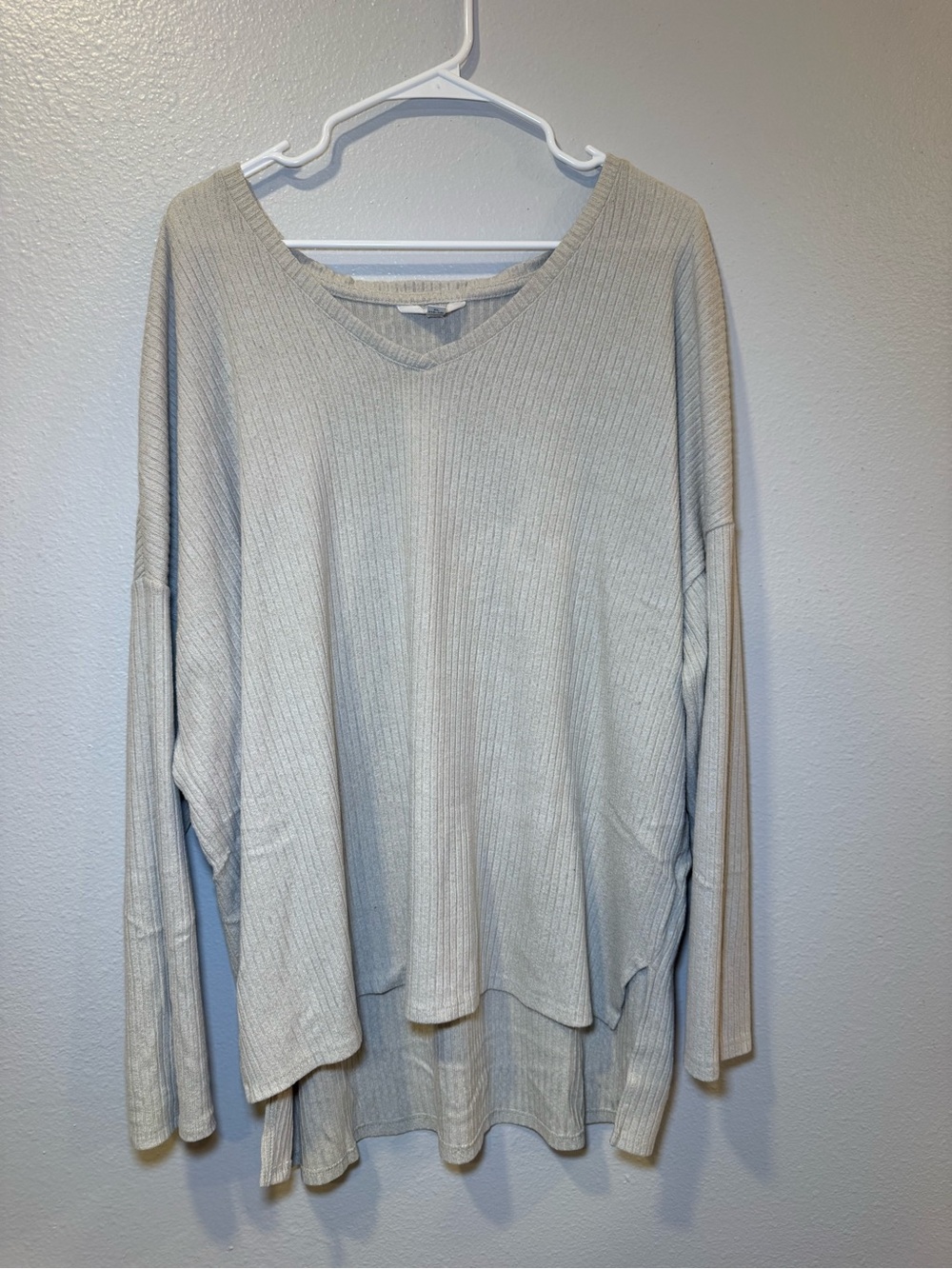 Time and Tru Ribbed V-Neck Lightweight Sweater in Cream